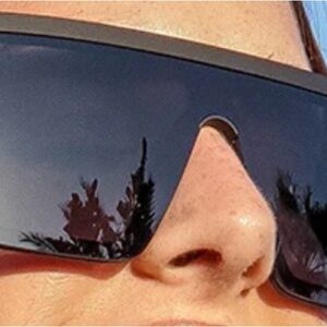 Quay hindsight shield glasses holograph sunglasses eyewear accessory oversize